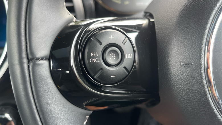 MINI Hatchback 135kW Cooper S Level 3 33kWh 3dr Auto Electric Hatchback